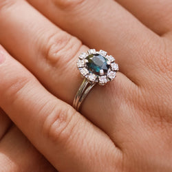 Bague Marguerite en or blanc Saphir et diamants - Castafiore