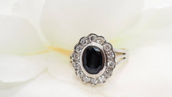 Bague marguerite en or blanc, saphir et diamants - Castafiore