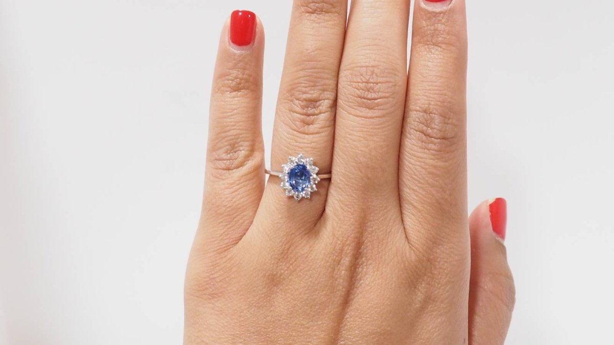 Bague marguerite en platine, saphir de Ceylan et diamants - Castafiore