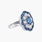 Bague marguerite or blanc 18 carats en saphirs et diamants - Castafiore