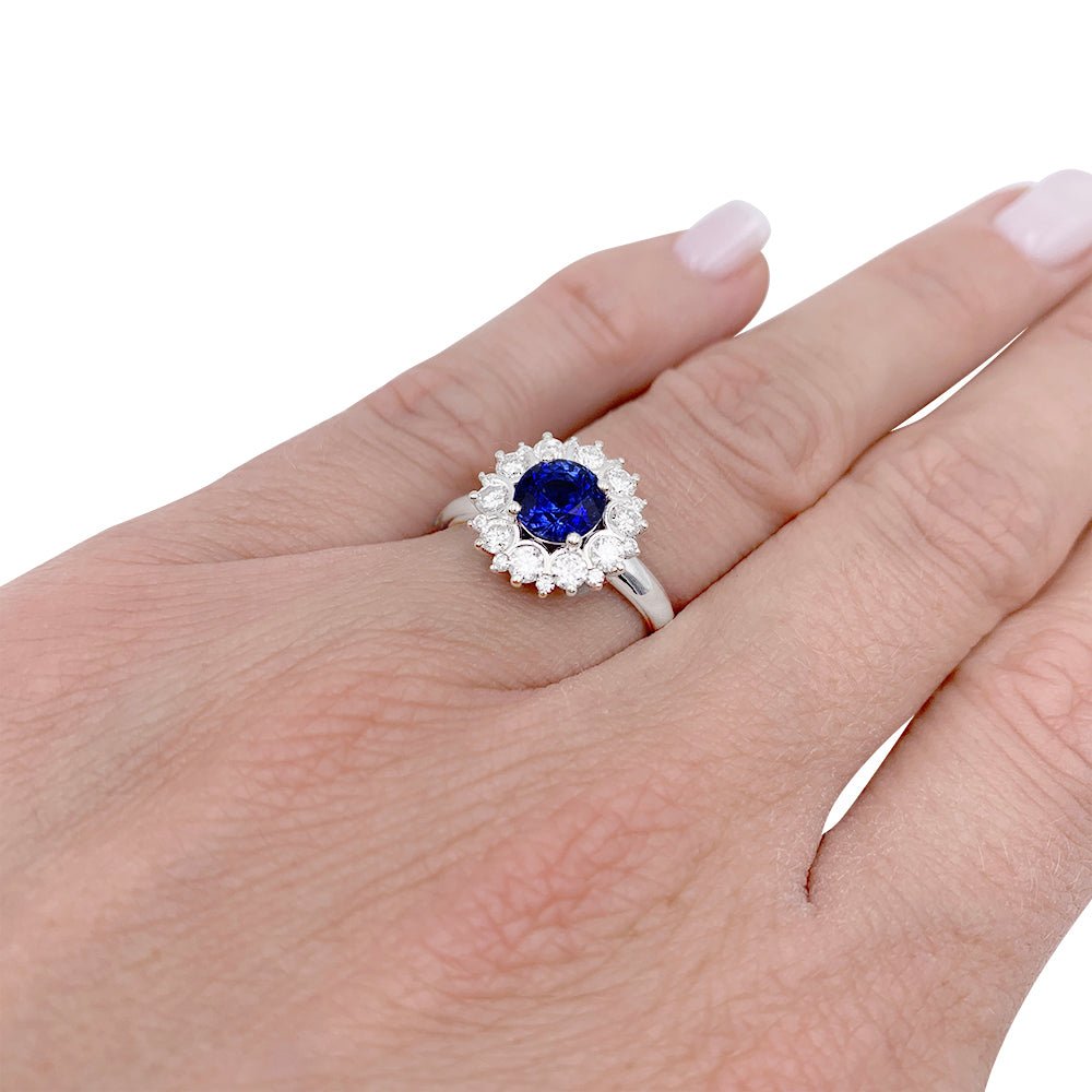 Bague marguerite saphir entourage diamants - Castafiore