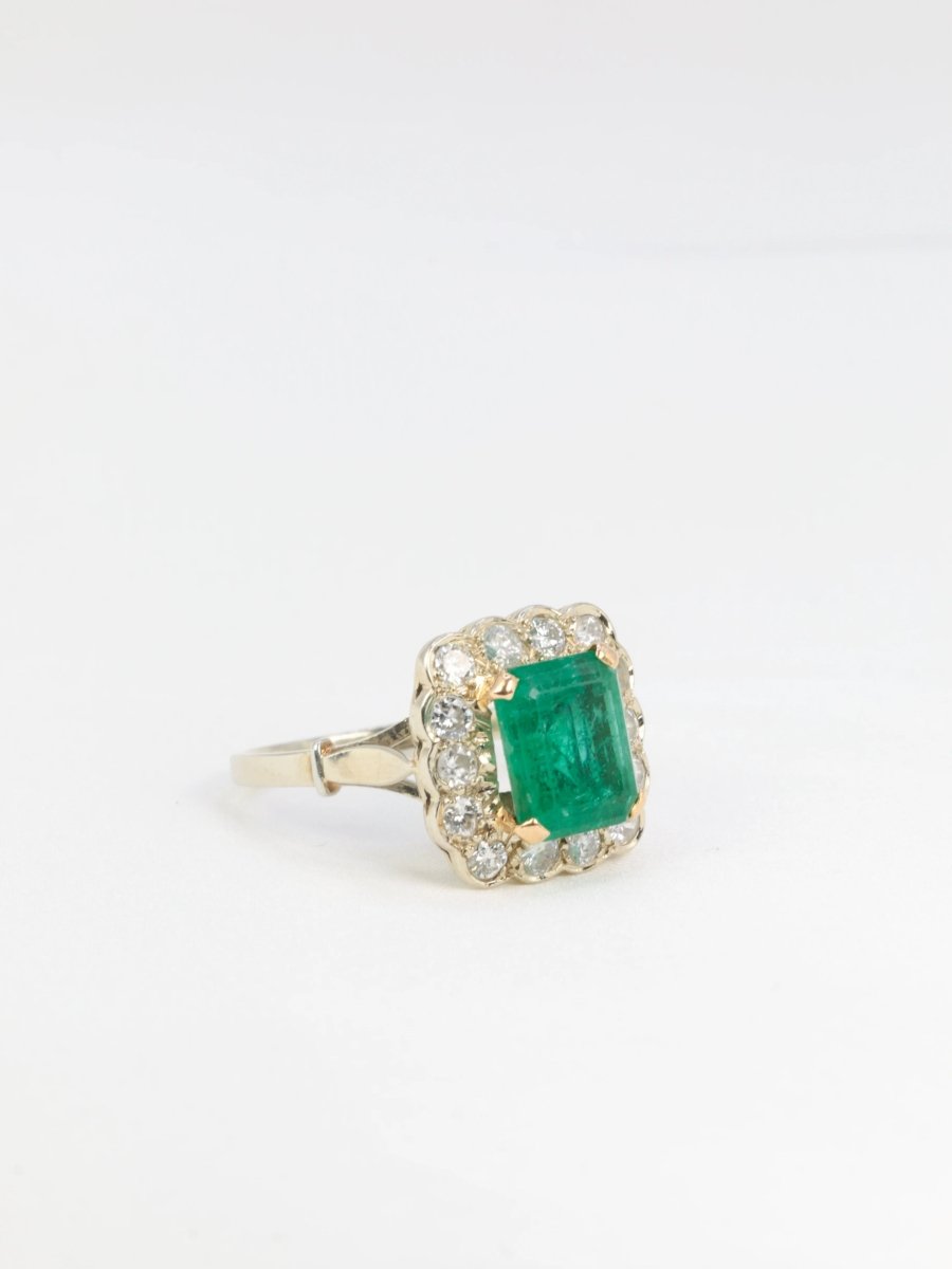 Bague marguerite vintage en or, émeraude et diamants - Castafiore