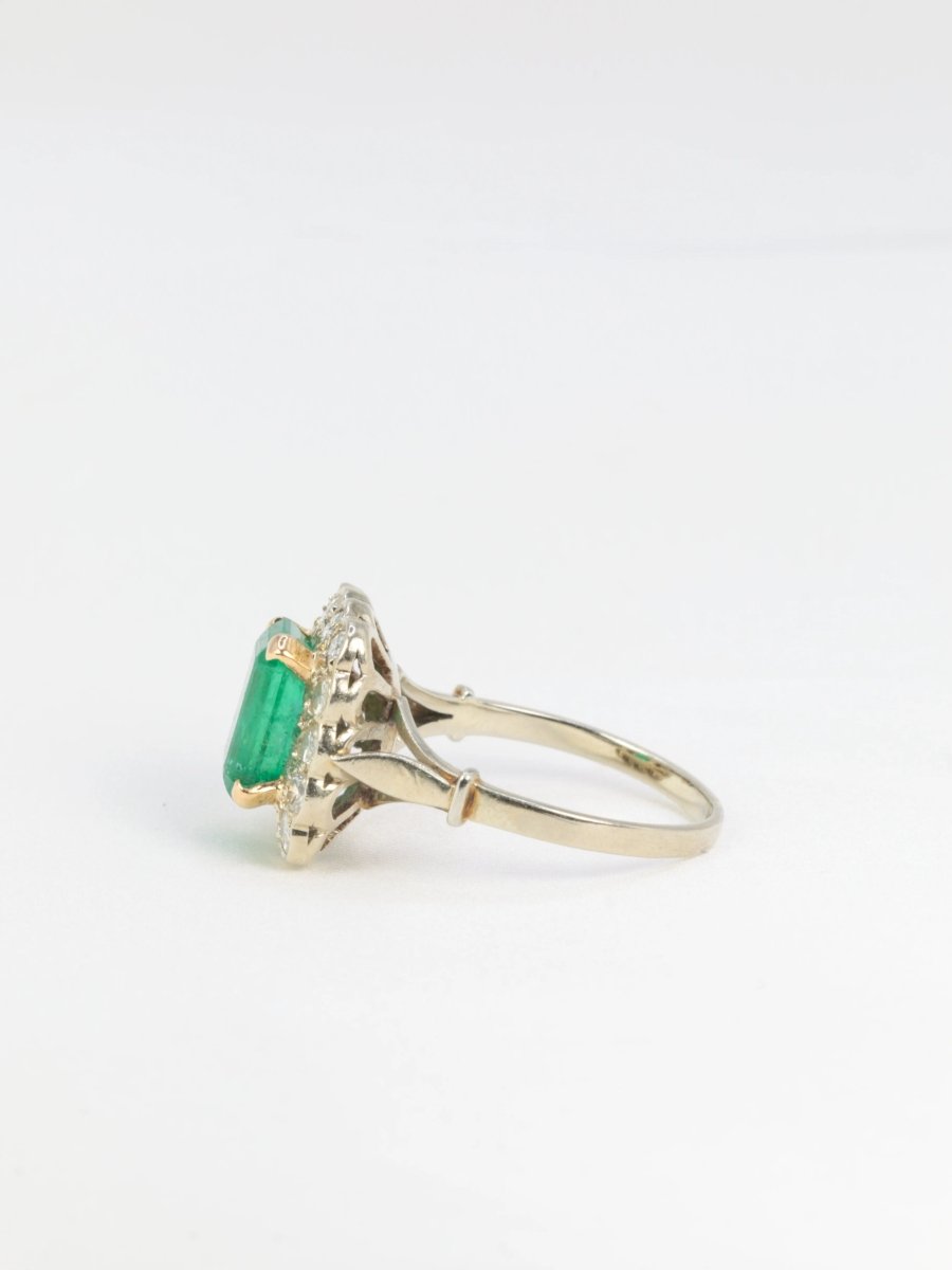Bague marguerite vintage en or, émeraude et diamants - Castafiore