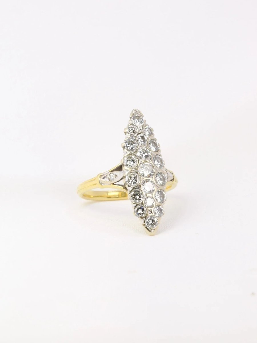 Bague marquise ancienne en or pavée d'environ 1 ct de diamants - Castafiore