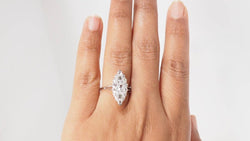 Bague marquise en or blanc et diamants - Castafiore