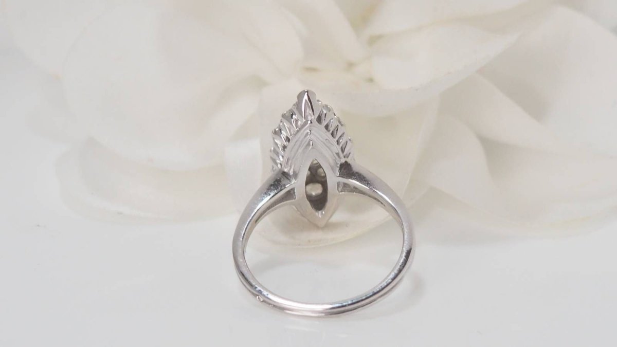 Bague marquise en or blanc et diamants - Castafiore