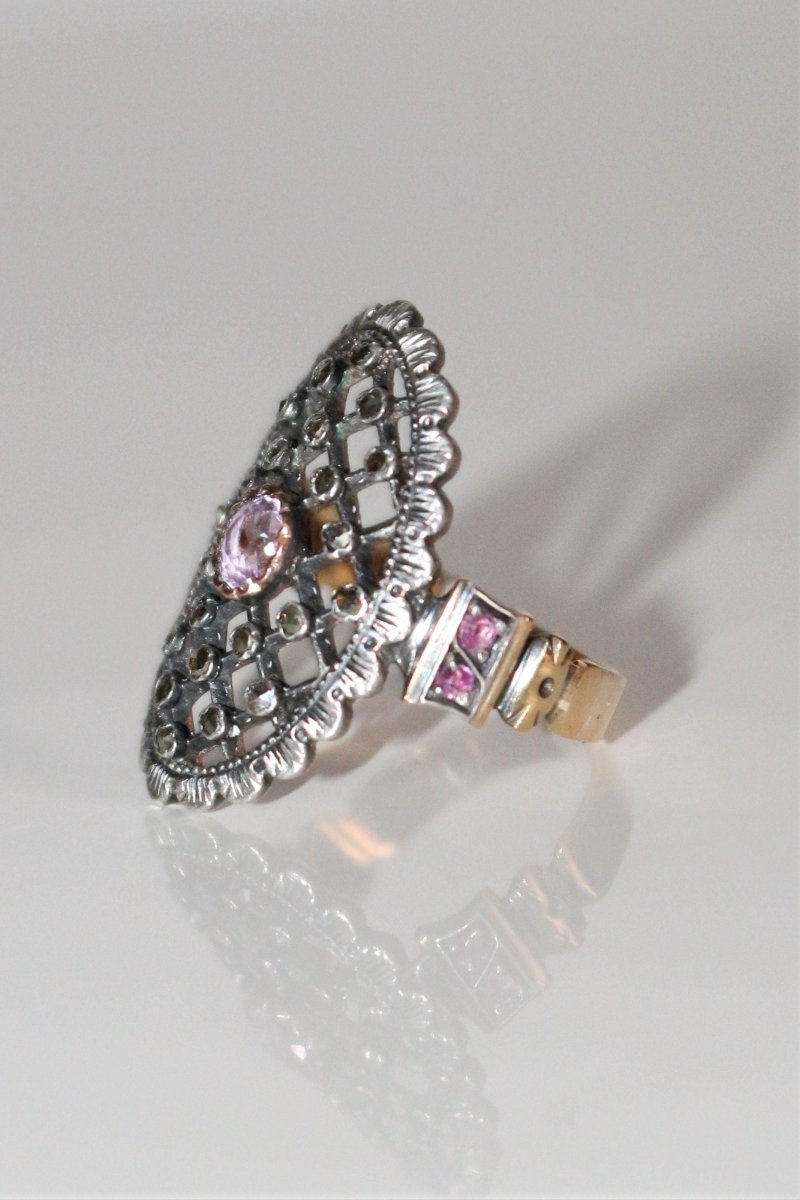 Bague Marquise en or jaune et argent et en pyrites, améthyste et pierres roses - Castafiore