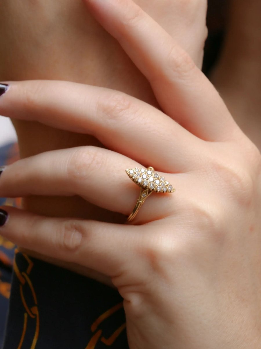 Bague Marquise en or jaune et diamants - Castafiore