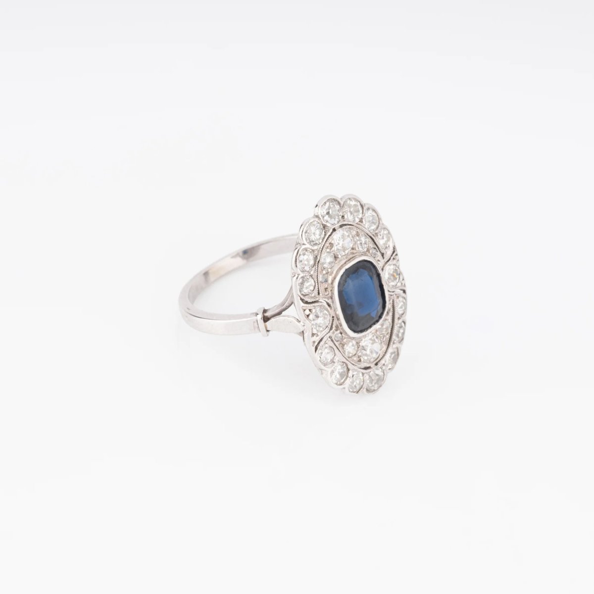 Bague marquise en platine - Castafiore