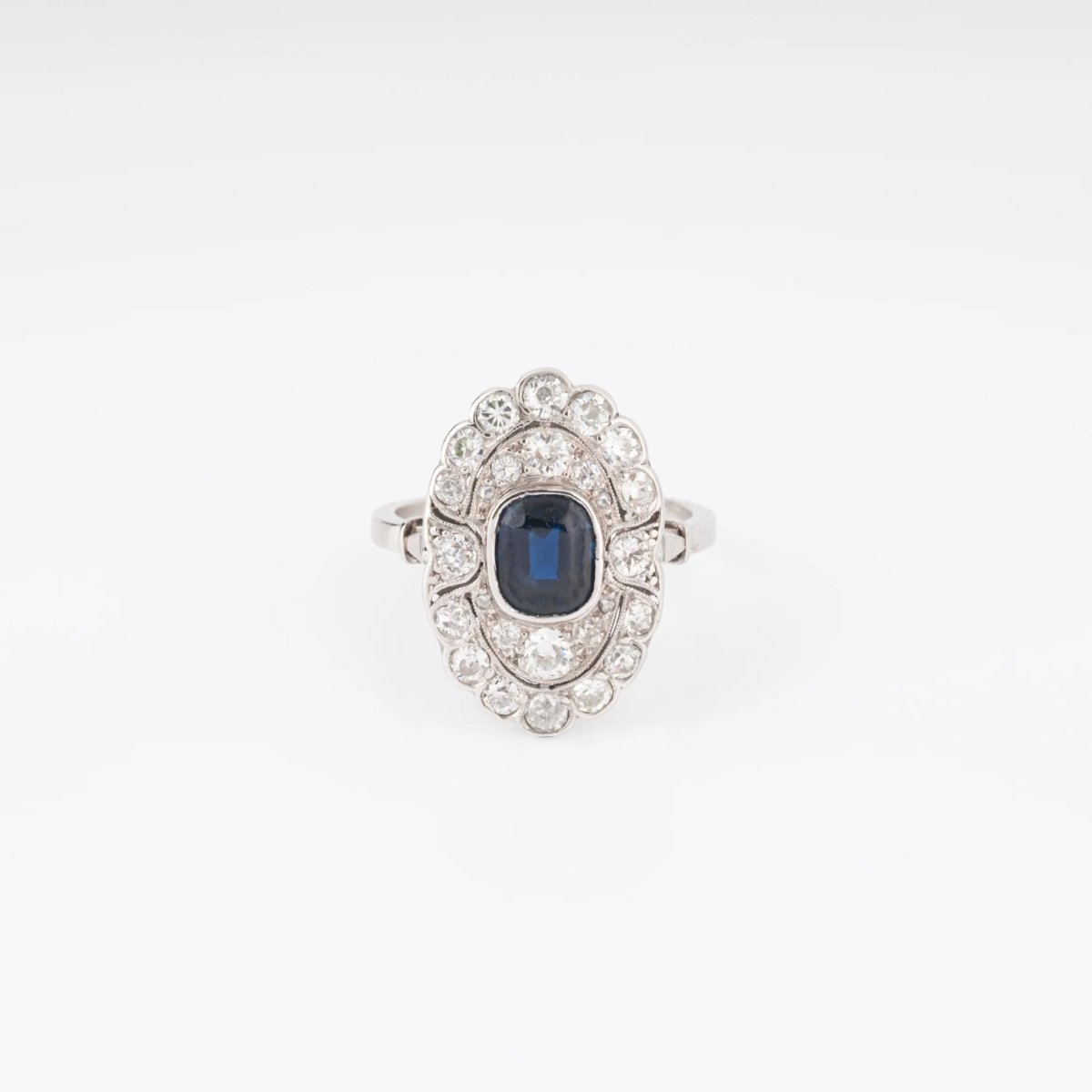 Bague marquise en platine - Castafiore