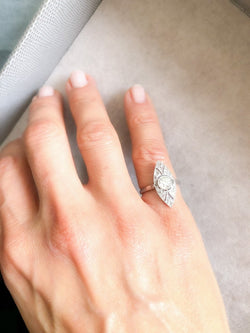 Bague marquise en platine et diamant - Castafiore