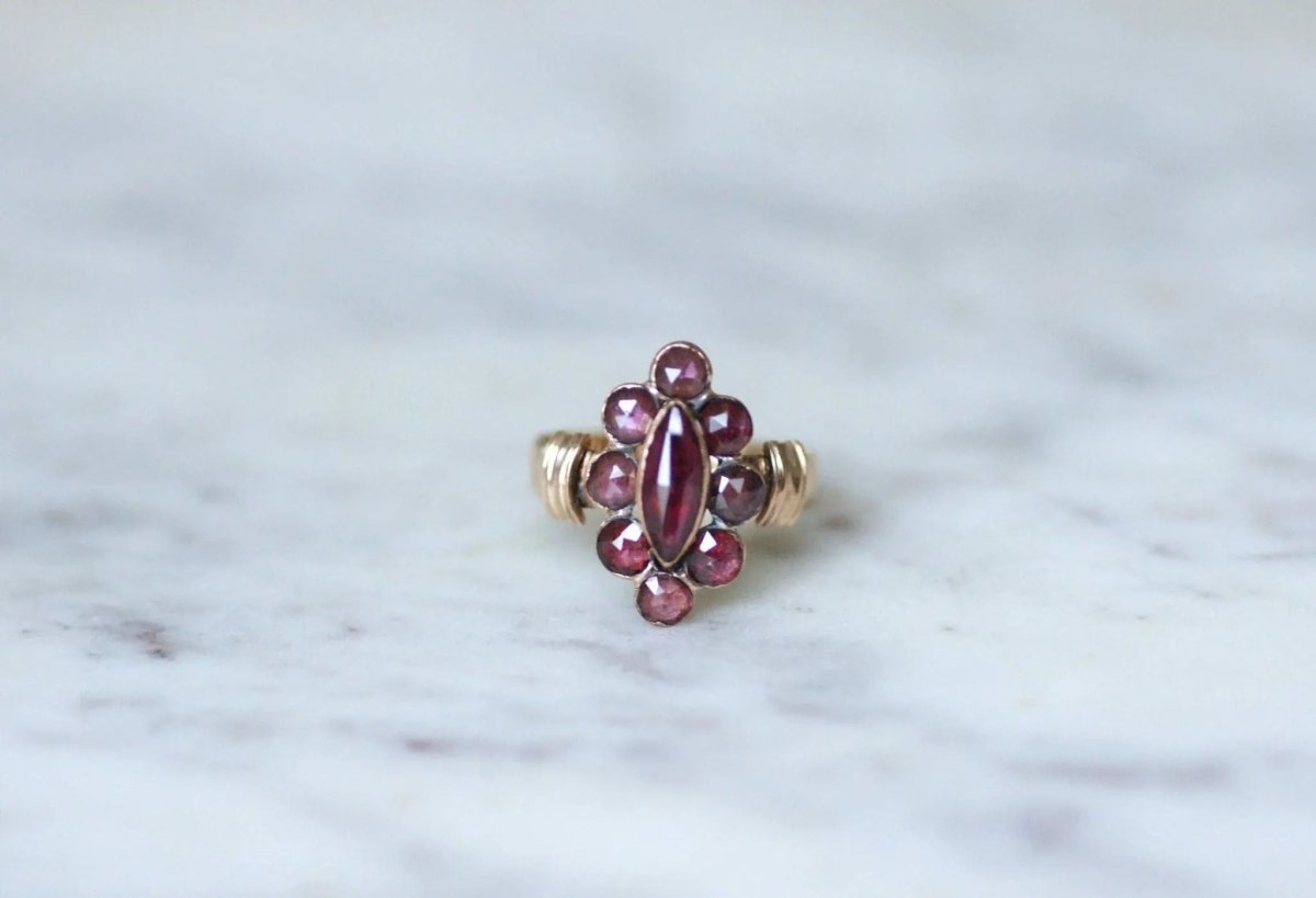Bague marquise grenats de Perpignan - Castafiore