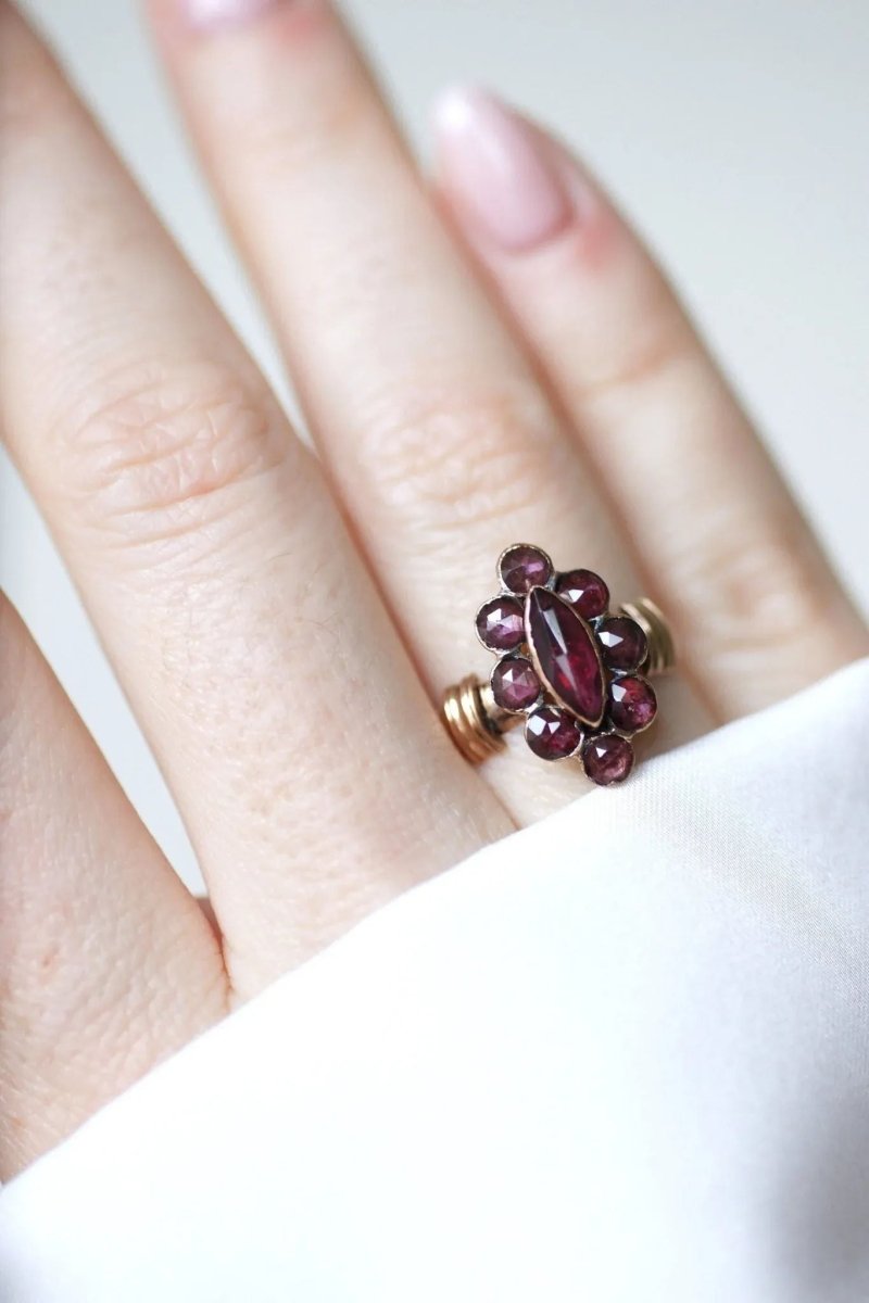 Bague marquise grenats de Perpignan - Castafiore