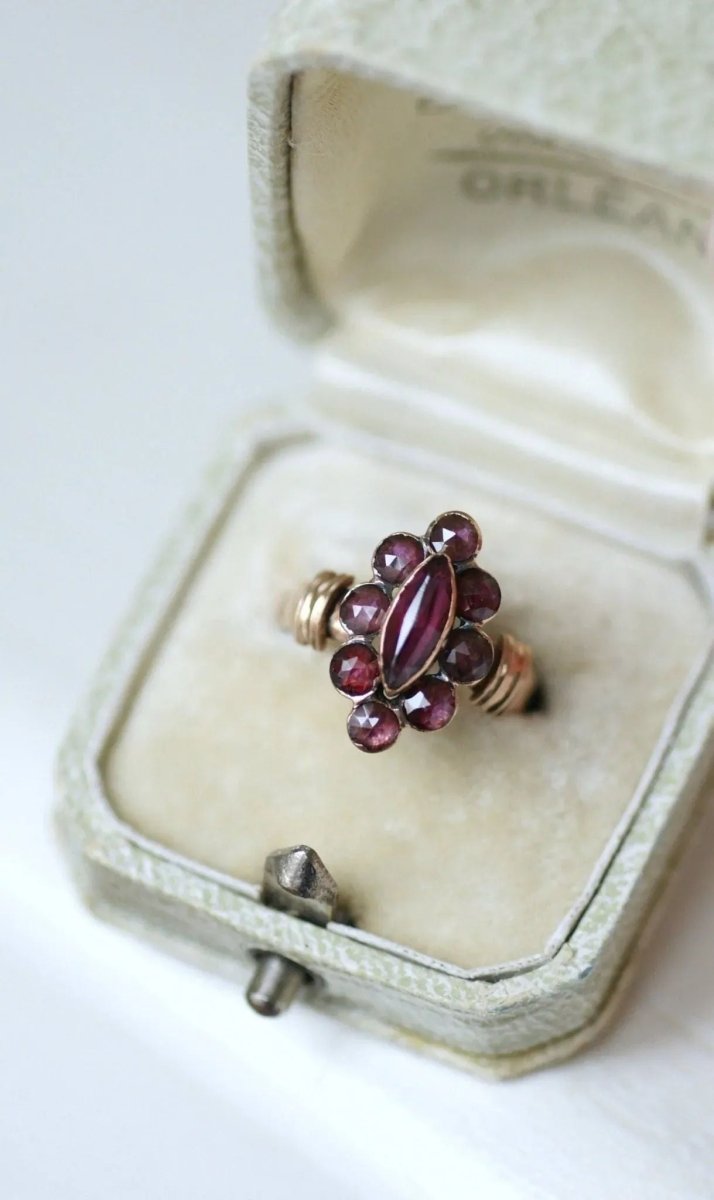 Bague marquise grenats de Perpignan - Castafiore