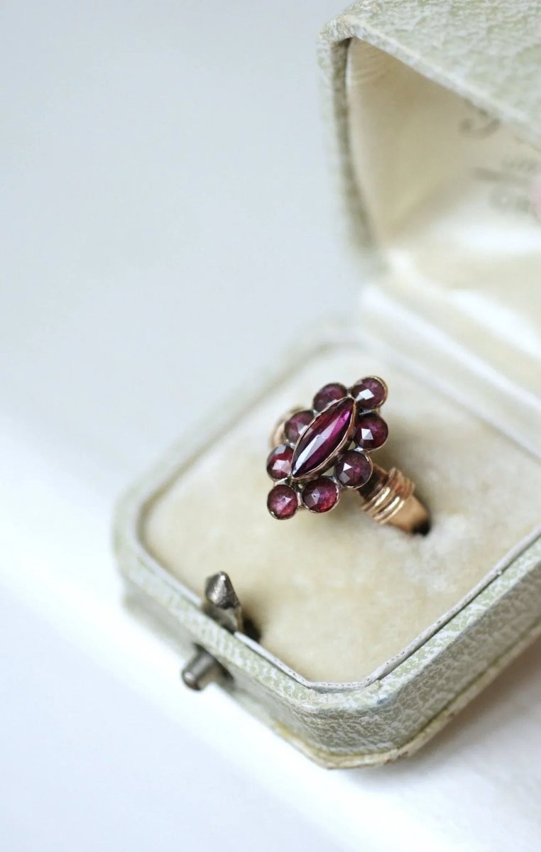 Bague marquise grenats de Perpignan - Castafiore