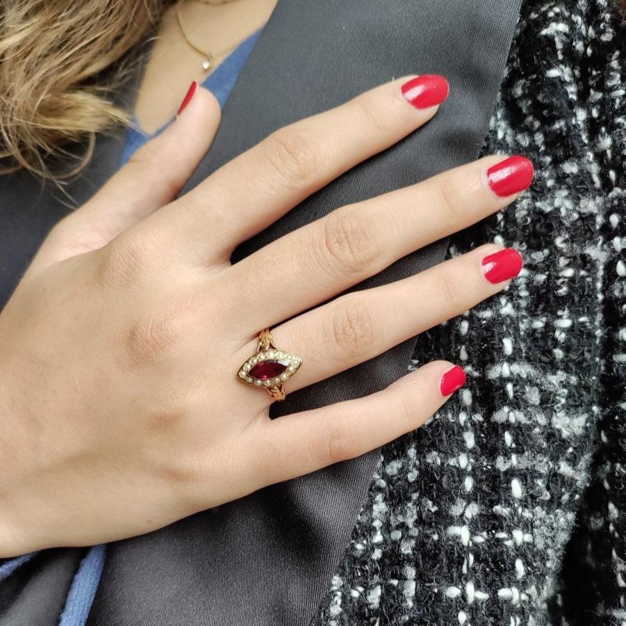 Bague Marquise Napoléon III En Or Jaune, Perles Et Grenat - Castafiore