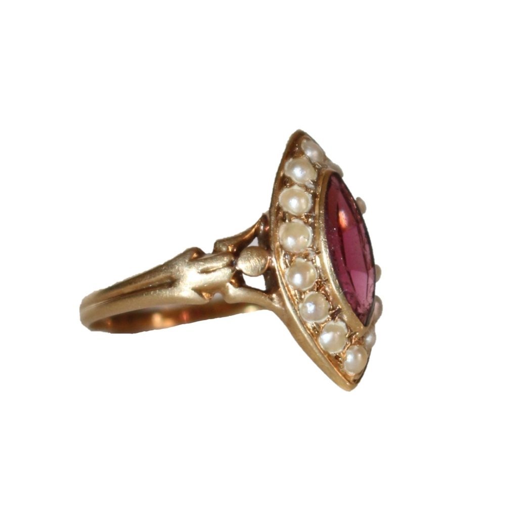Bague Marquise Napoléon III En Or Jaune, Perles Et Grenat - Castafiore