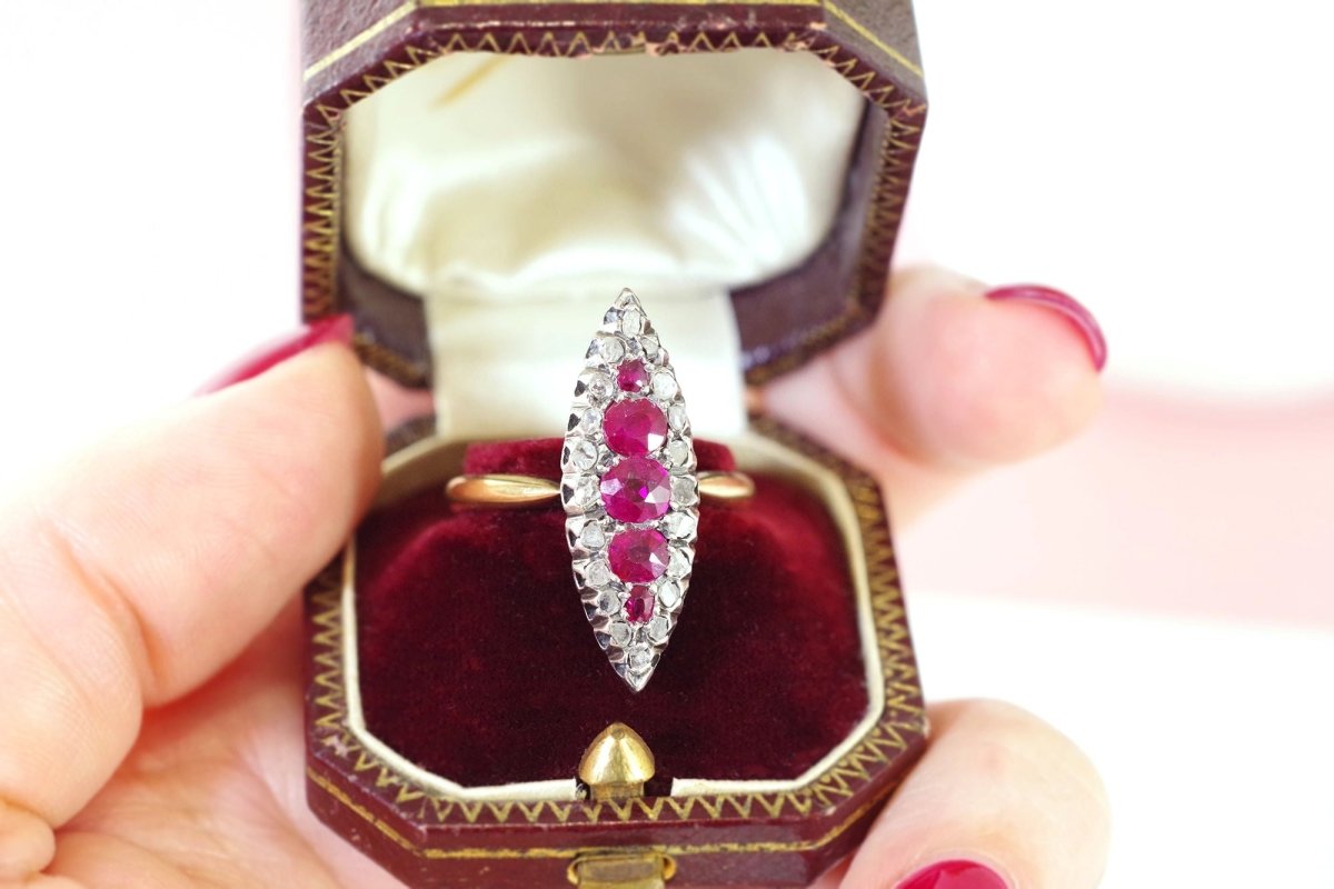 Bague marquise rubis et diamants en or rose - Castafiore