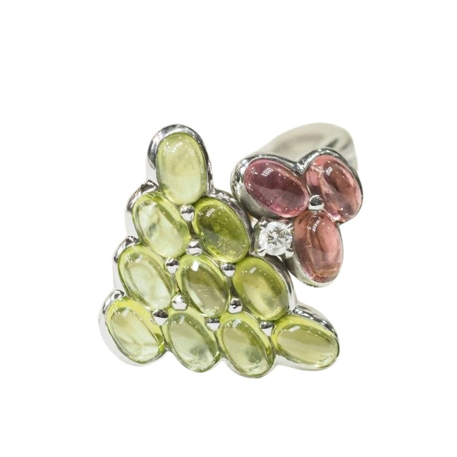 Bague MAUBOUSSIN "Grappe" en or blanc, améthystes et péridots - Castafiore