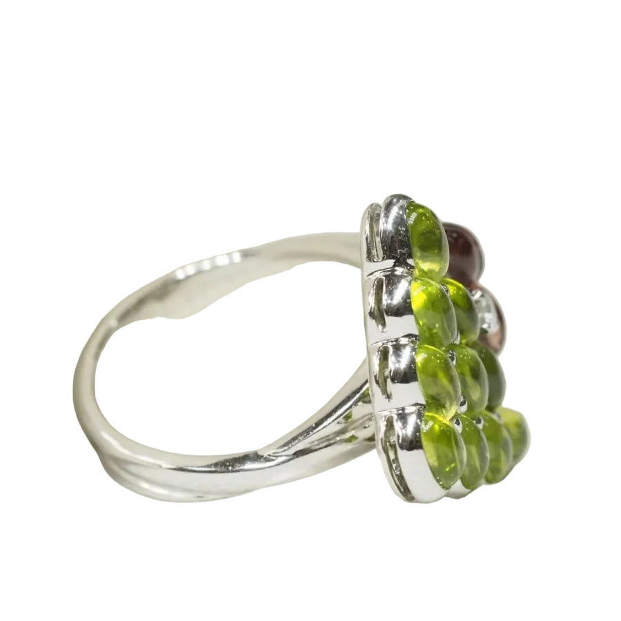 Bague MAUBOUSSIN "Grappe" en or blanc, améthystes et péridots - Castafiore
