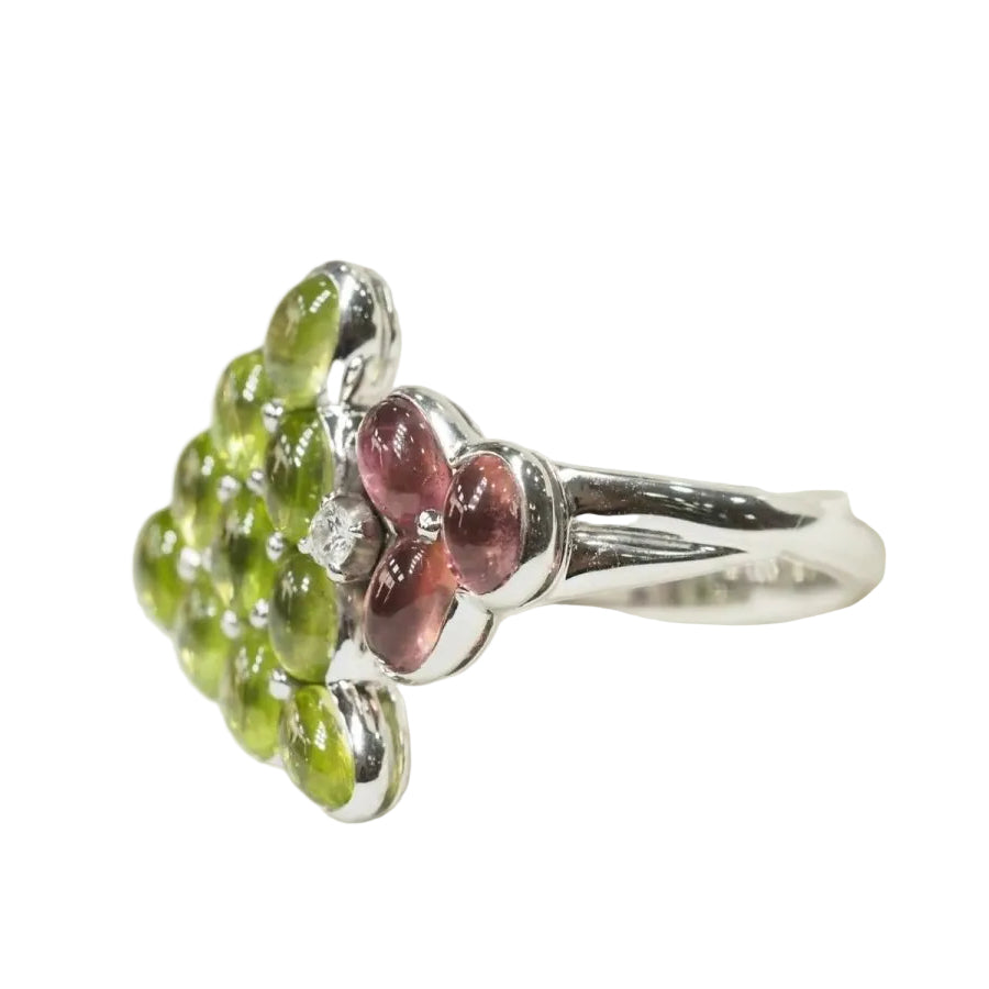 Bague MAUBOUSSIN "Grappe" en or blanc, améthystes et péridots - Castafiore