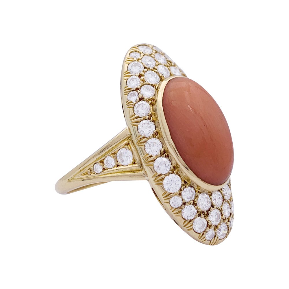Bague Navette en or jaune, corail et diamants - Castafiore