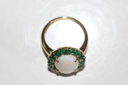 Bague Opale Blanche Et émeraudes - Castafiore