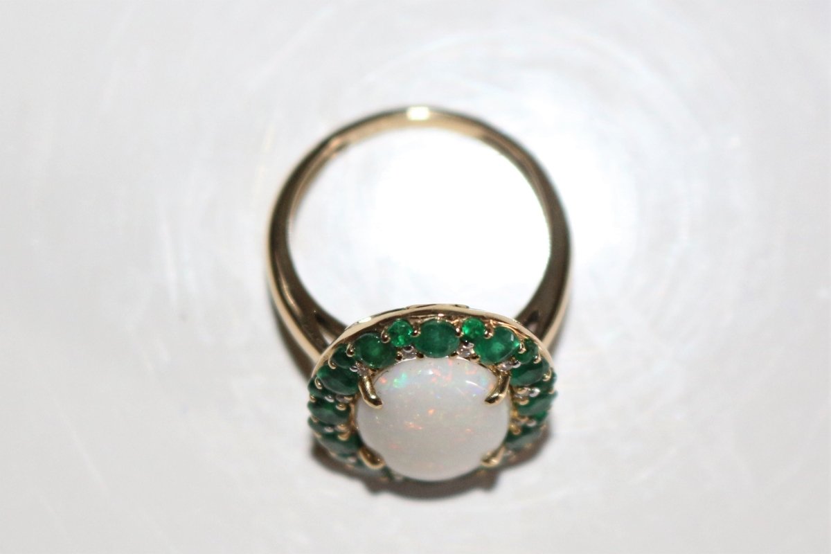 Bague Opale Blanche Et émeraudes - Castafiore