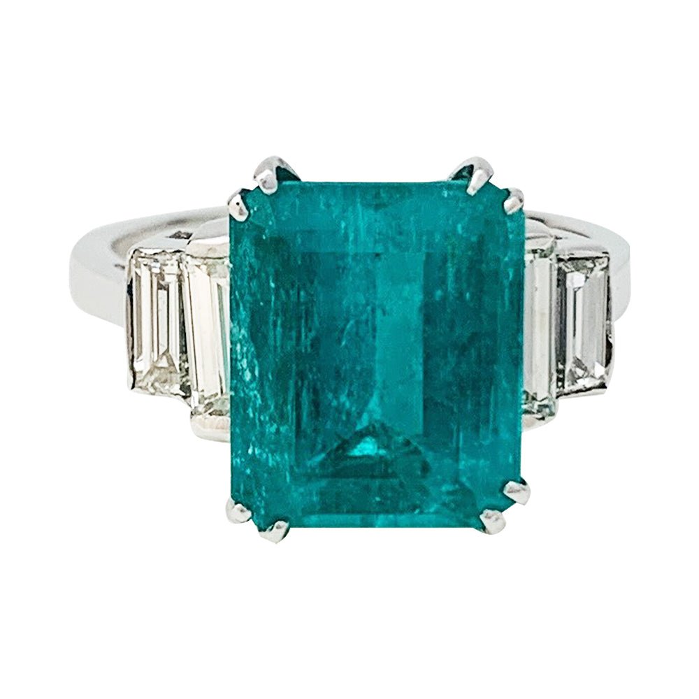 Bague or blanc, émeraude 5.90 cts, diamants - Castafiore