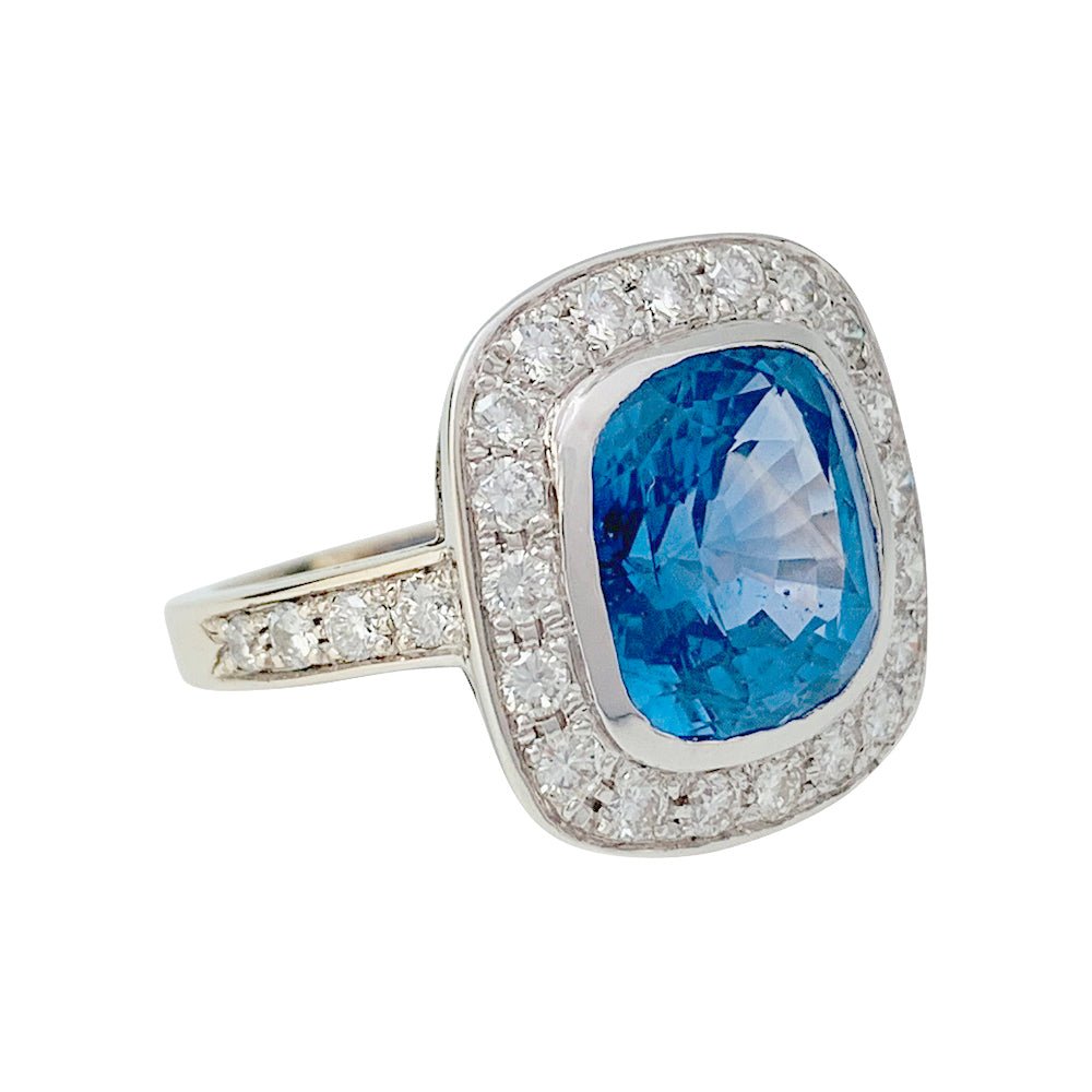 Bague or blanc entourage diamants, saphir 5 carats - Castafiore