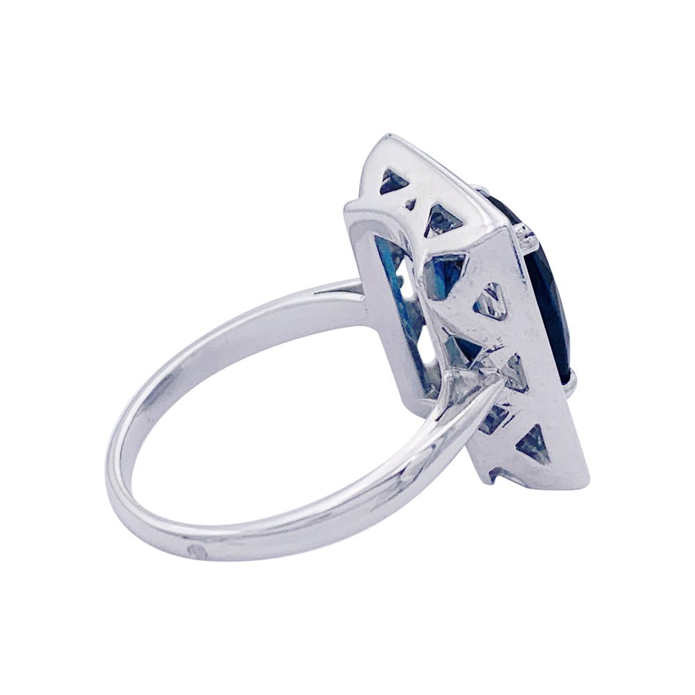 Bague or blanc, saphir 3,84 cts et diamants baguettes - Castafiore