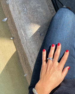 Bague or gris et diamant de la maison Cartier modèle Nouvelle Vague - Castafiore