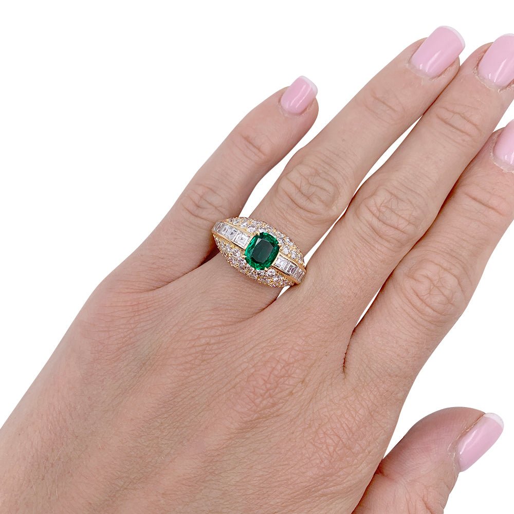 Bague or jaune, émeraude et pavage diamants - Castafiore