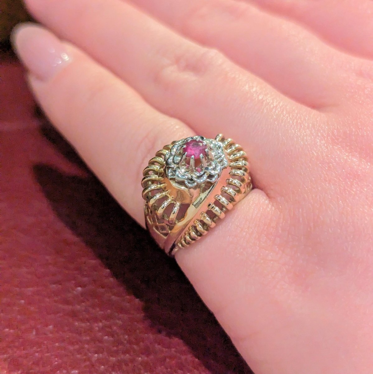 Bague or rose et rubis - Castafiore