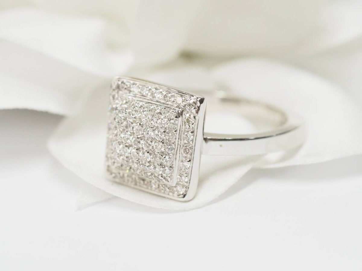 Bague plateau en or blanc et diamants - Castafiore