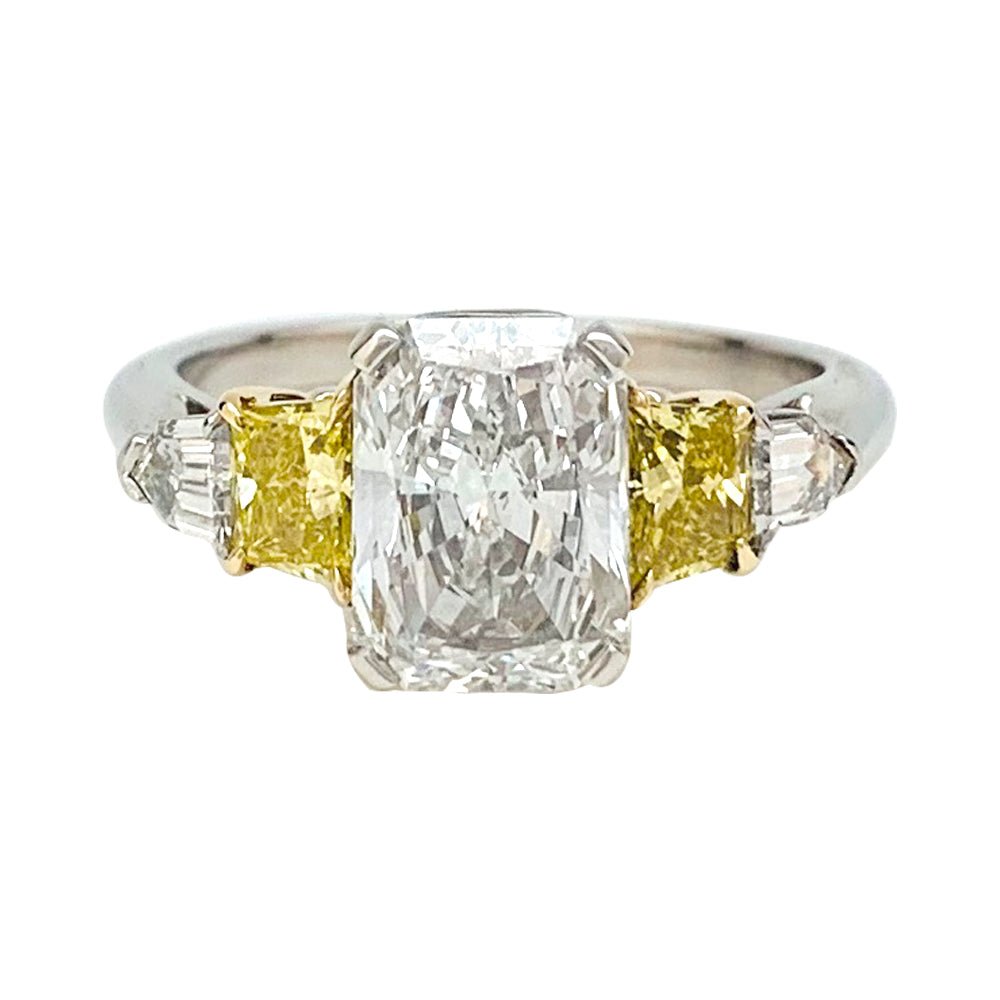 Bague platine et or sertie d'un diamant rectangulaire brillanté, 2 carats F - SI1 - Castafiore