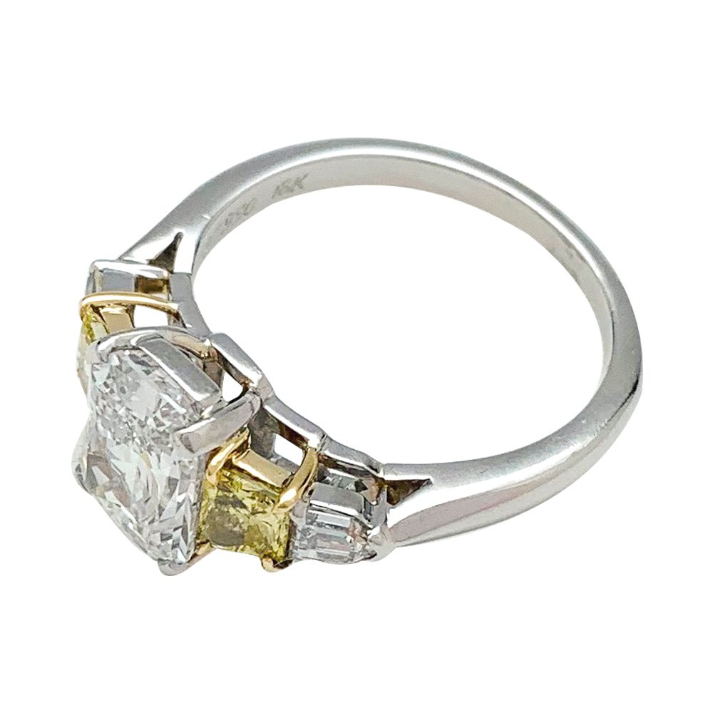 Bague platine et or sertie d'un diamant rectangulaire brillanté, 2 carats F - SI1 - Castafiore