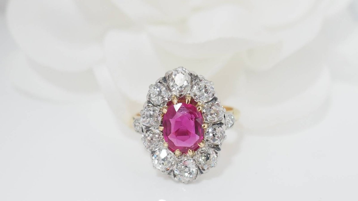 Bague Pompadour en or bicolore, rubis naturel et diamants - Castafiore