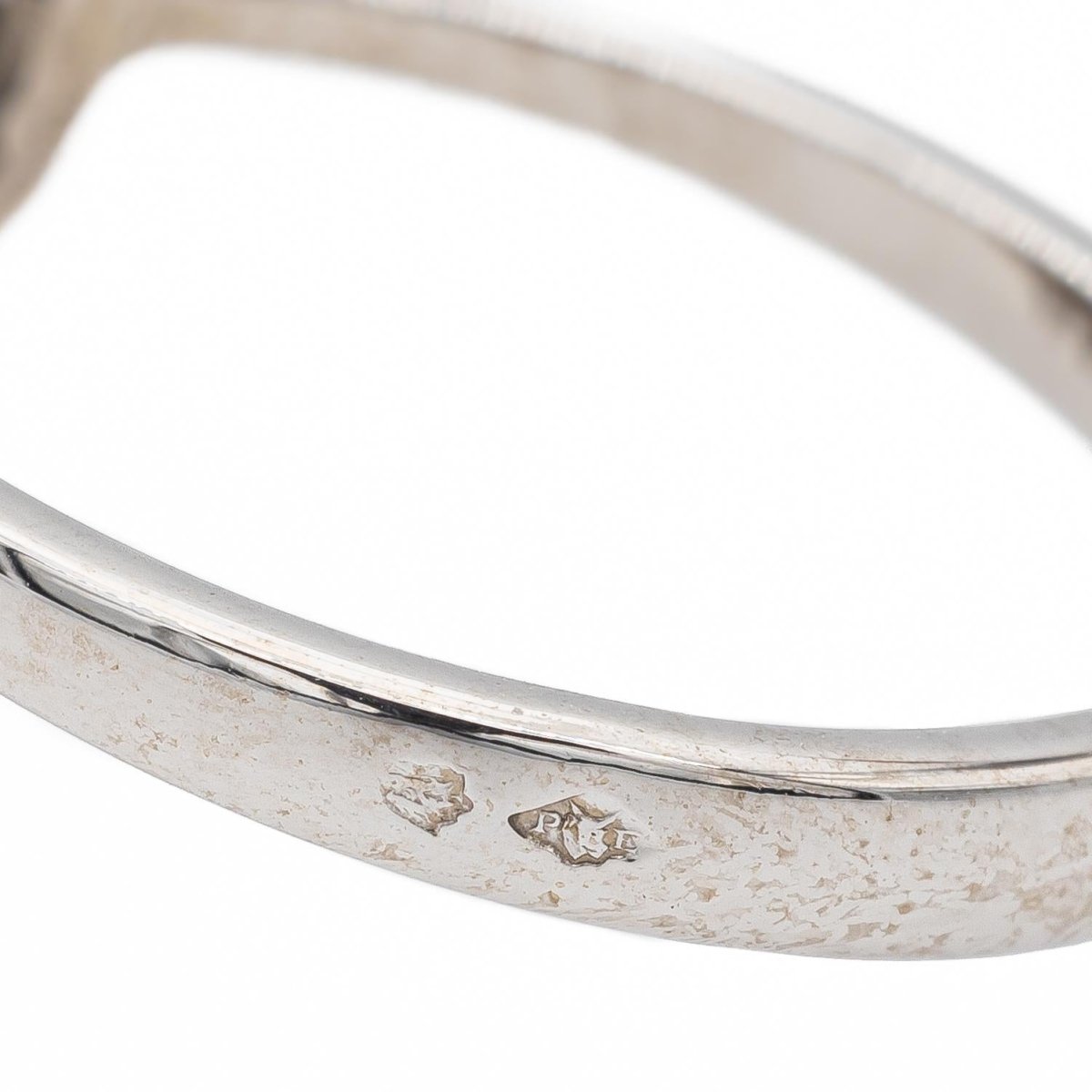 Bague Pompadour en or blanc et saphir - Castafiore