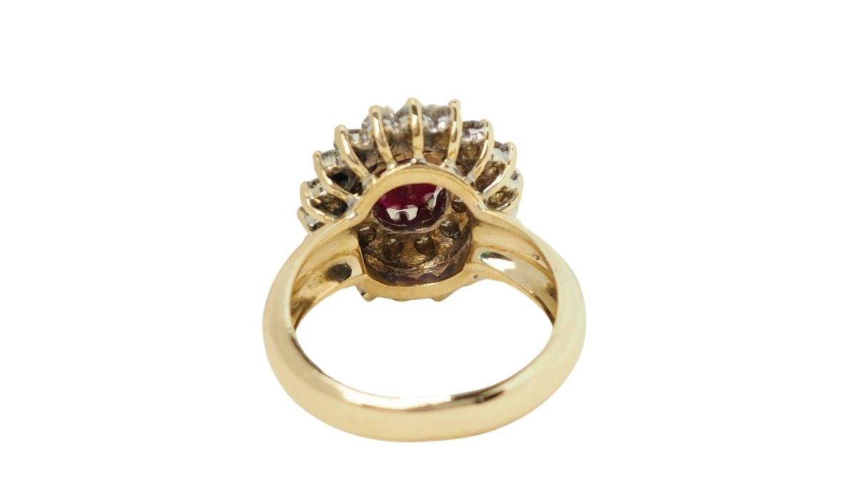 Bague Pompadour en or jaune, rubis et diamants - Castafiore