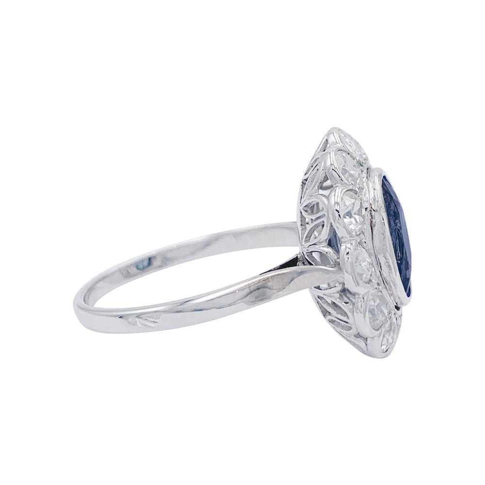 Bague Pompadour, or blanc, platine, saphir et diamants - Castafiore