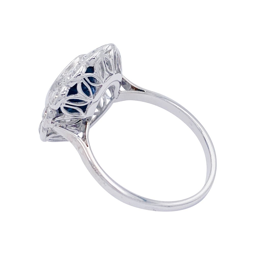 Bague Pompadour, or blanc, platine, saphir et diamants - Castafiore