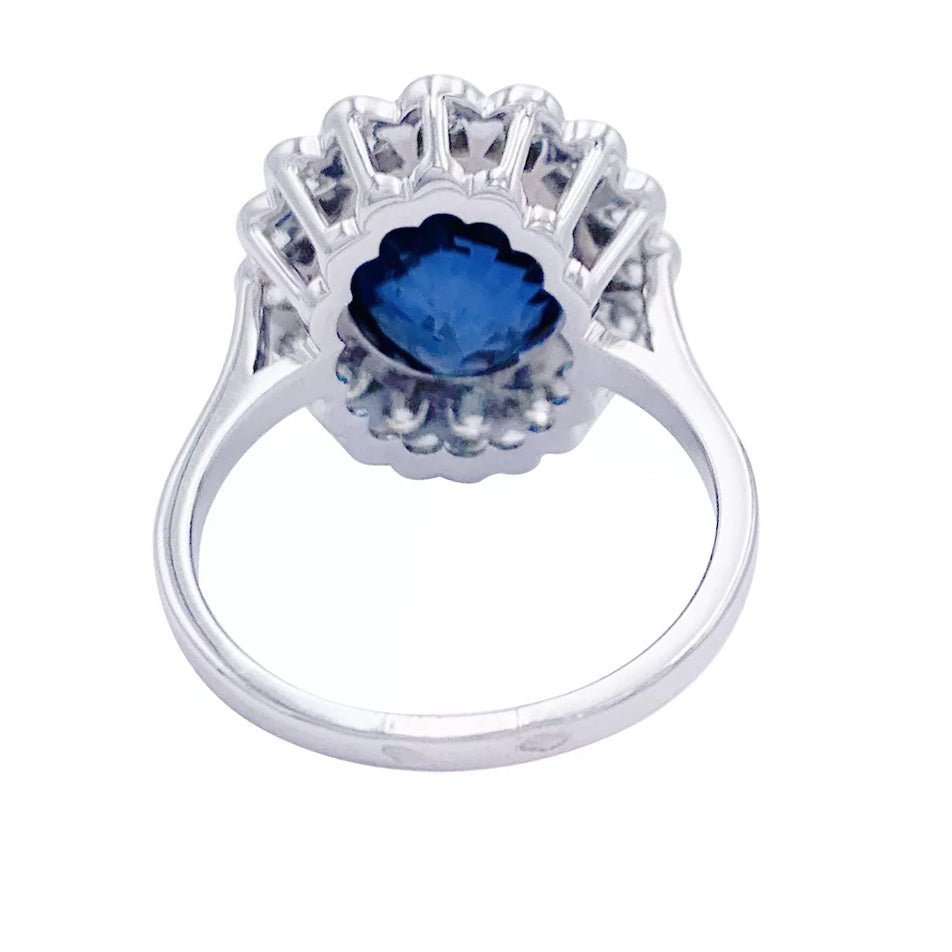 Bague Pompadour, or blanc, saphir et diamants - Castafiore