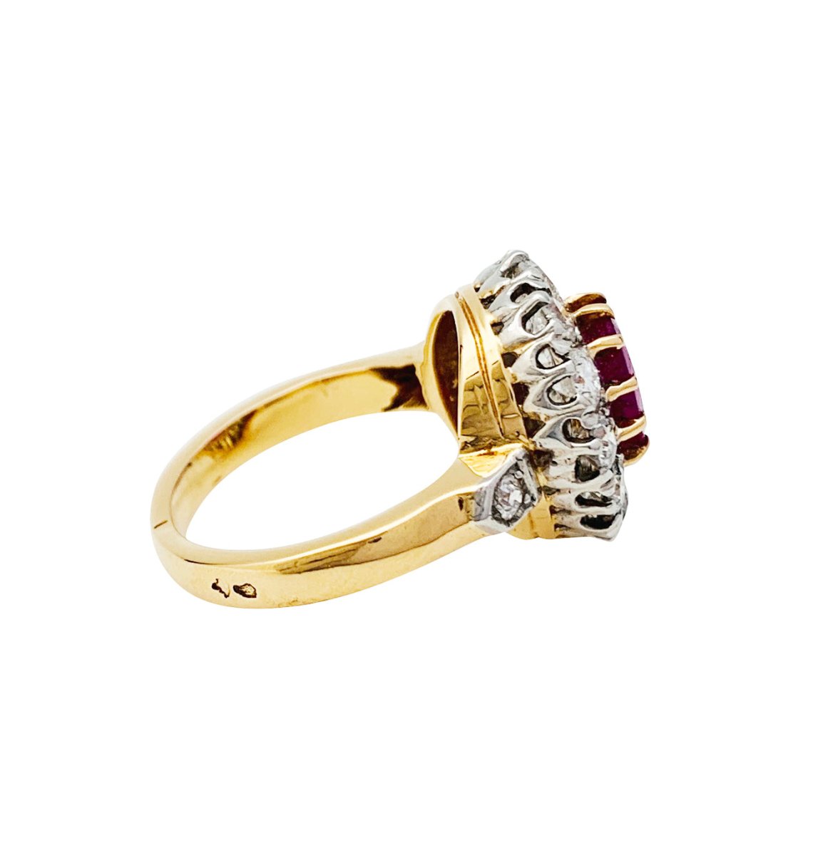 Bague Pompadour or jaune et platine, rubis Birman, diamants - Castafiore