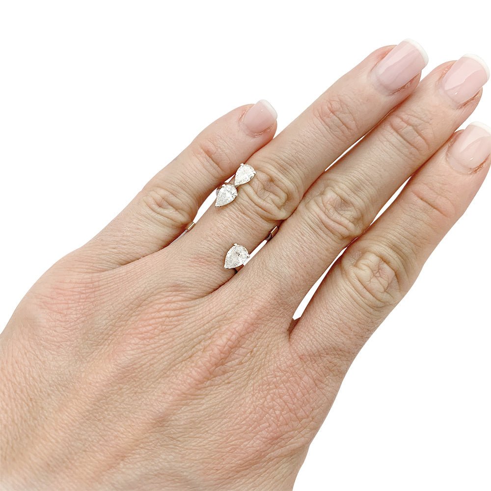 Bague REPOSSI "Serti sur vide", or blanc et diamants - Castafiore