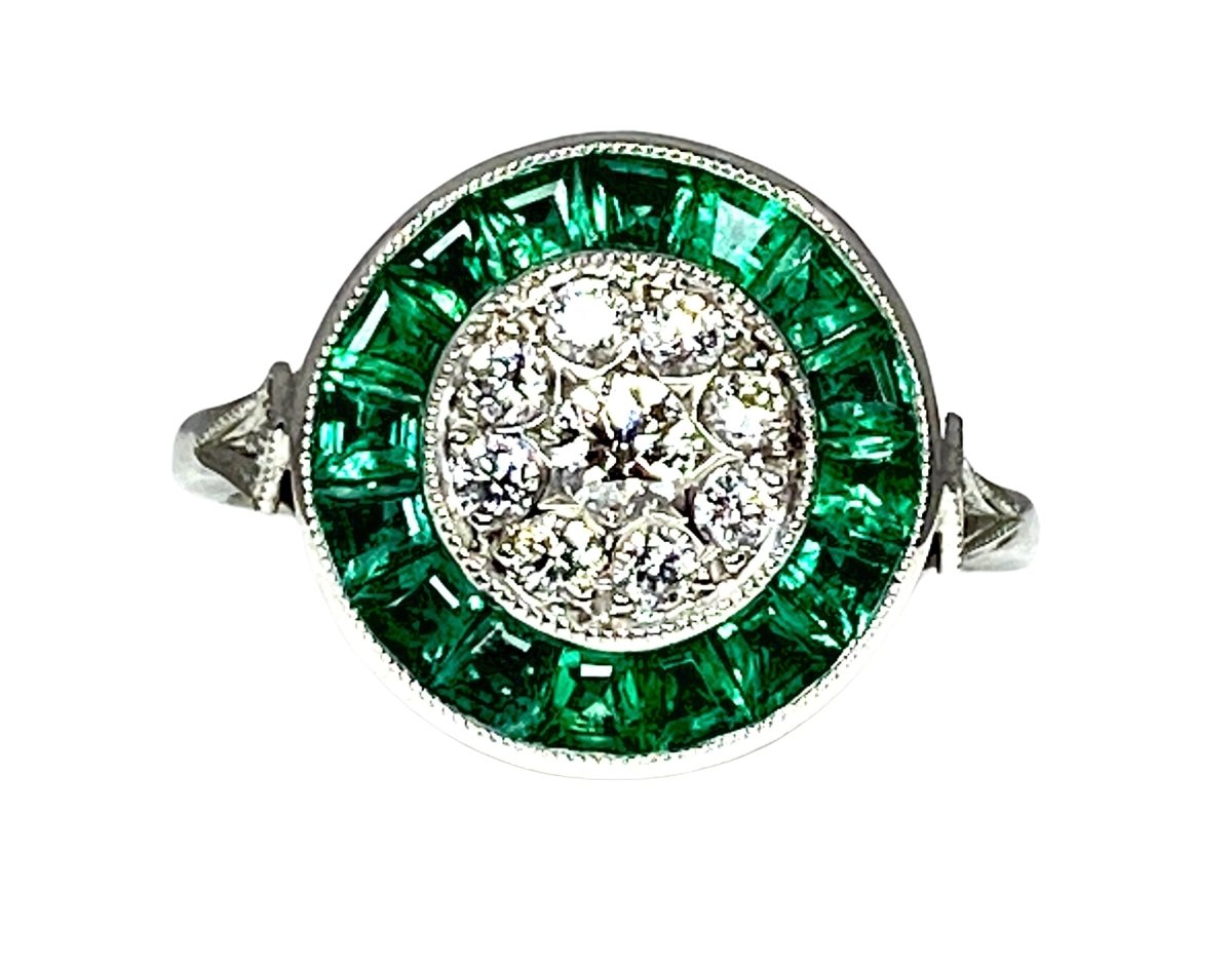 Bague ronde en or blanc émeraudes et diamants - Castafiore