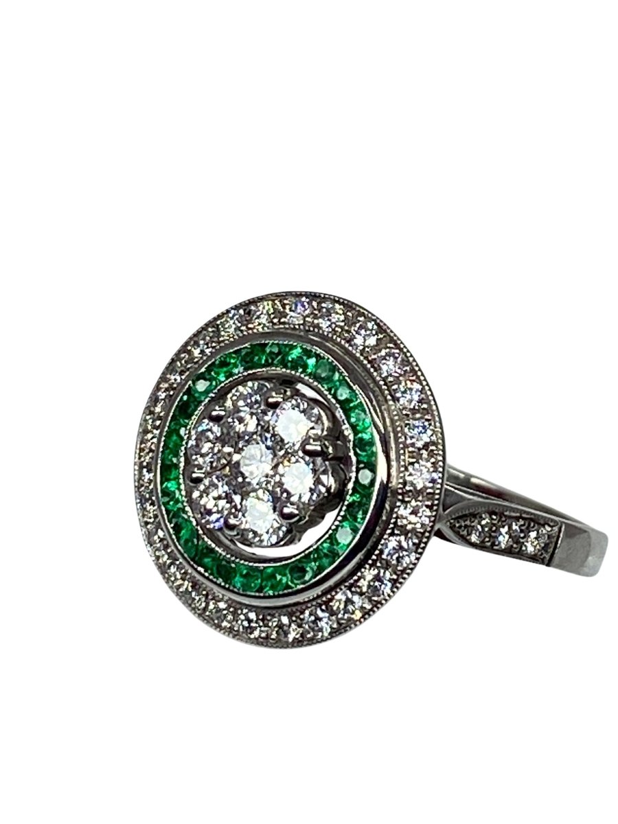 Bague ronde en or blanc, émeraudes et diamants - Castafiore