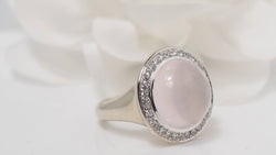 Bague ronde en or blanc, quartz rose et diamants - Castafiore