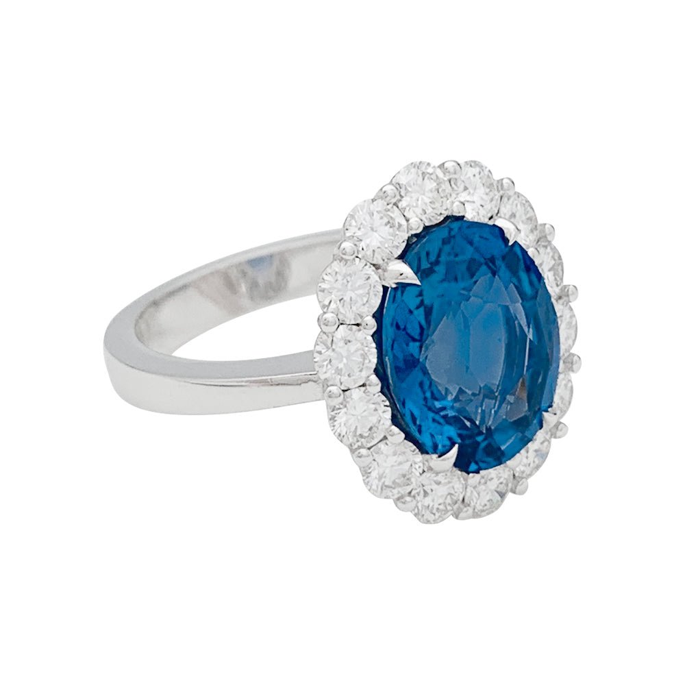 Bague saphir 5,53 carats, entourage diamants - Castafiore