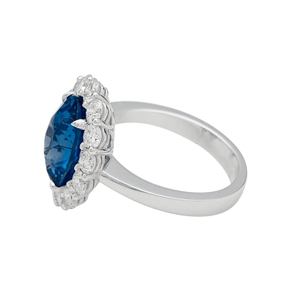 Bague saphir 5,53 carats, entourage diamants - Castafiore